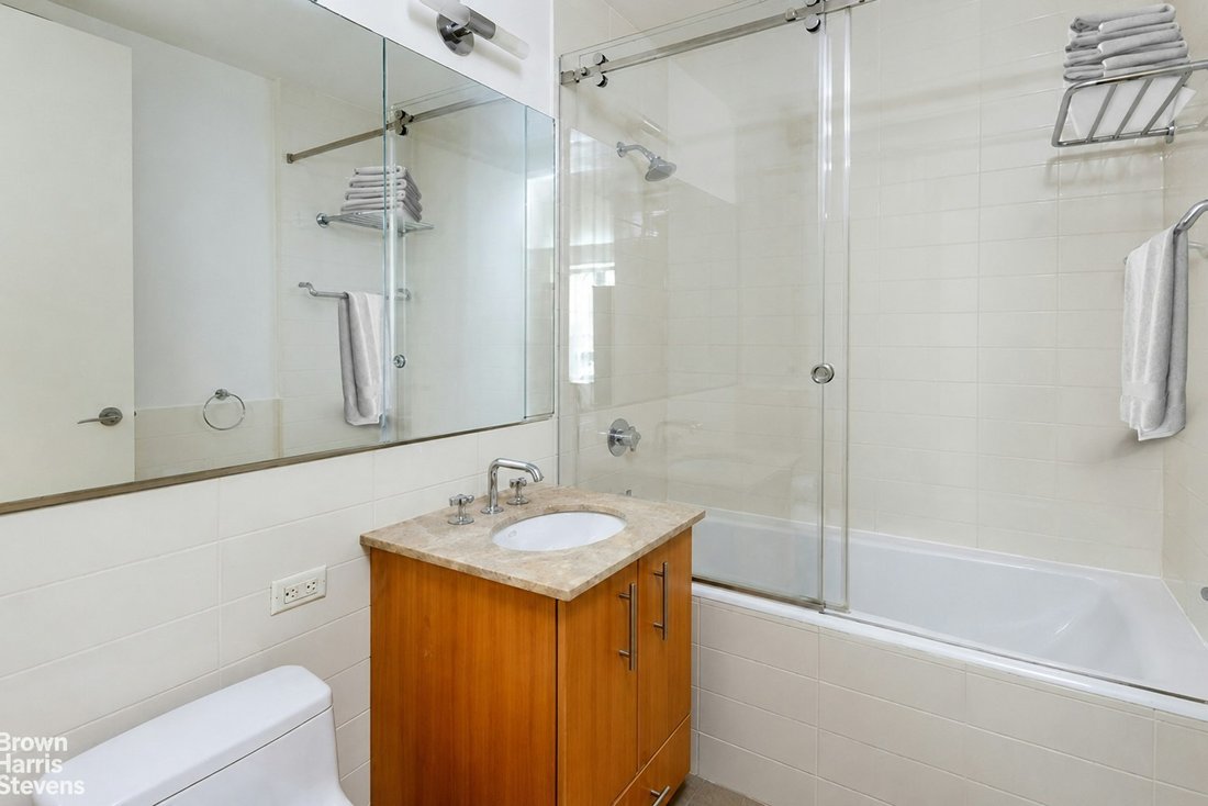 Condo in New York, New York, United States 4 - 17953535