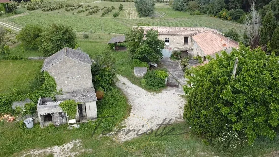 Farm Ranch in Montbrison-sur-Lez, Auvergne-Rhône-Alpes, France 1 - 15802305