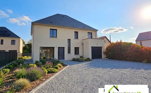 House in La Ville-aux-Dames, Centre-Val de Loire, France 1