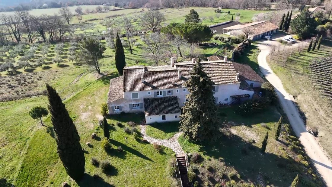 Villa in Viens, Provence-Alpes-Côte d'Azur, France 4 - 17962908