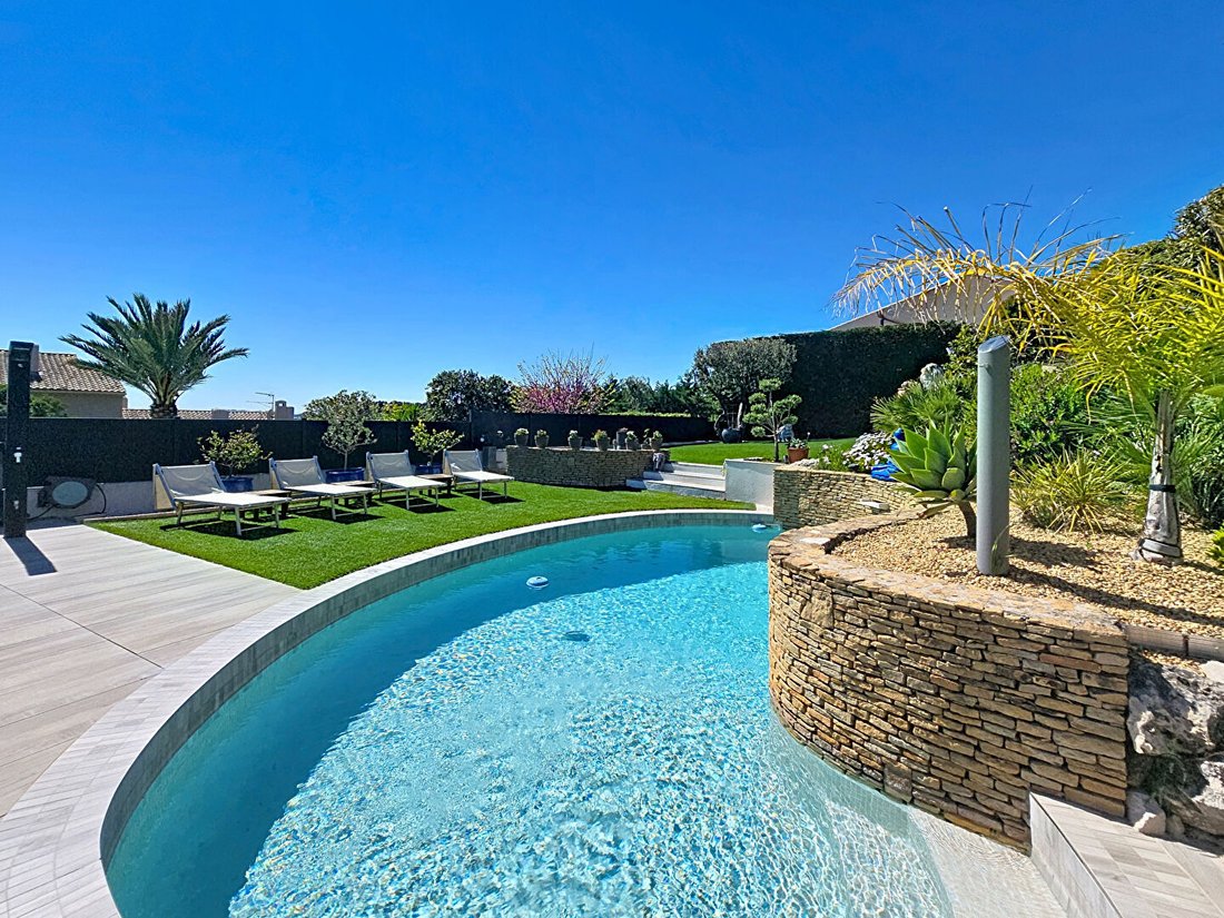 Villa in Carqueiranne, Provence-Alpes-Côte d'Azur, France 1 - 17962894