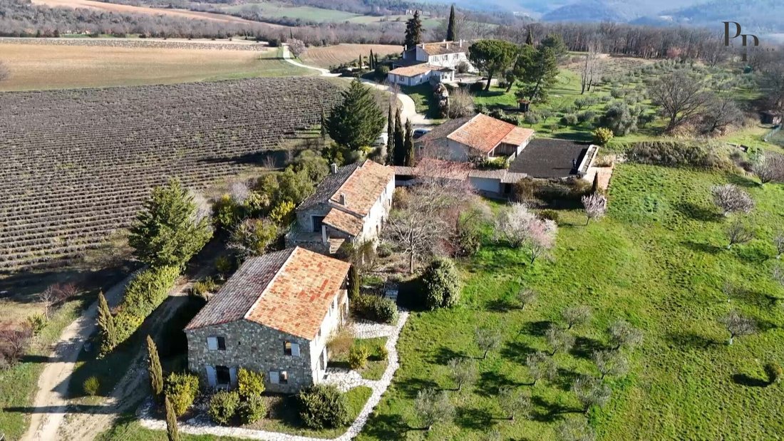 Villa in Viens, Provence-Alpes-Côte d'Azur, France 1 - 17962908
