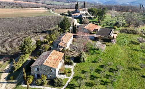 Villa in Viens, Provence-Alpes-Côte d'Azur, France 1