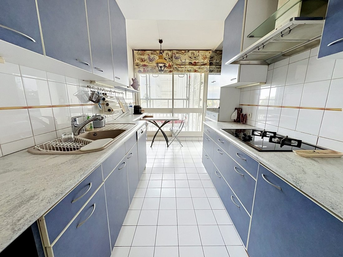 Apartment in Les Bures, Garches, France 5 - 17963326