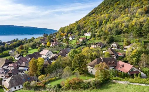 Villa a Menthon-Saint-Bernard, Alvernia-Rodano-Alpi, Francia 1