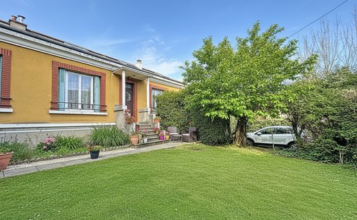 Villa in Villejuif, Ile-de-France, France 1