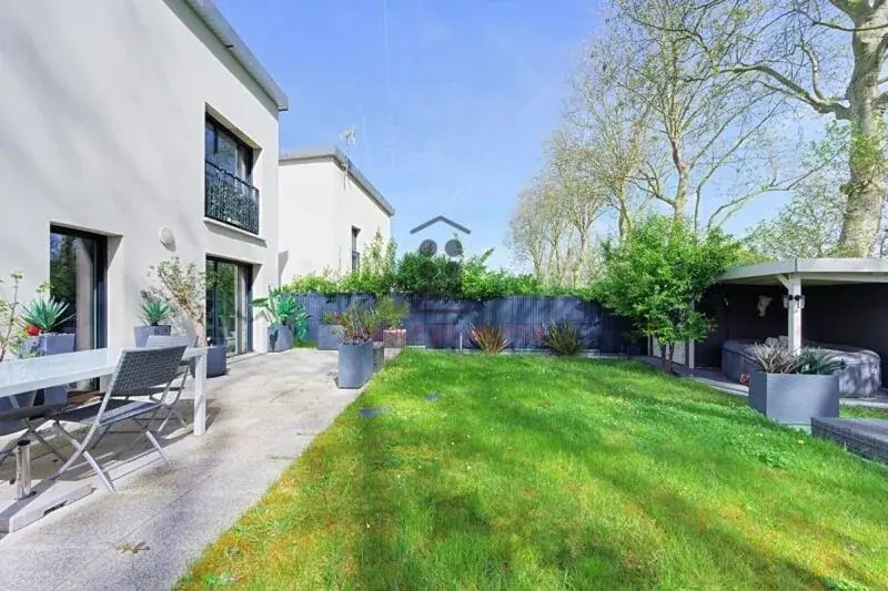 House in Le Village, Louveciennes, France 2 - 17958841