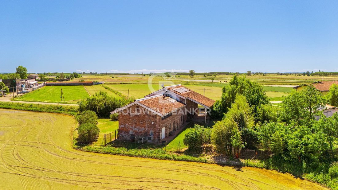 Villa in Tornaco, Piedmont, Italy 2 - 17963066