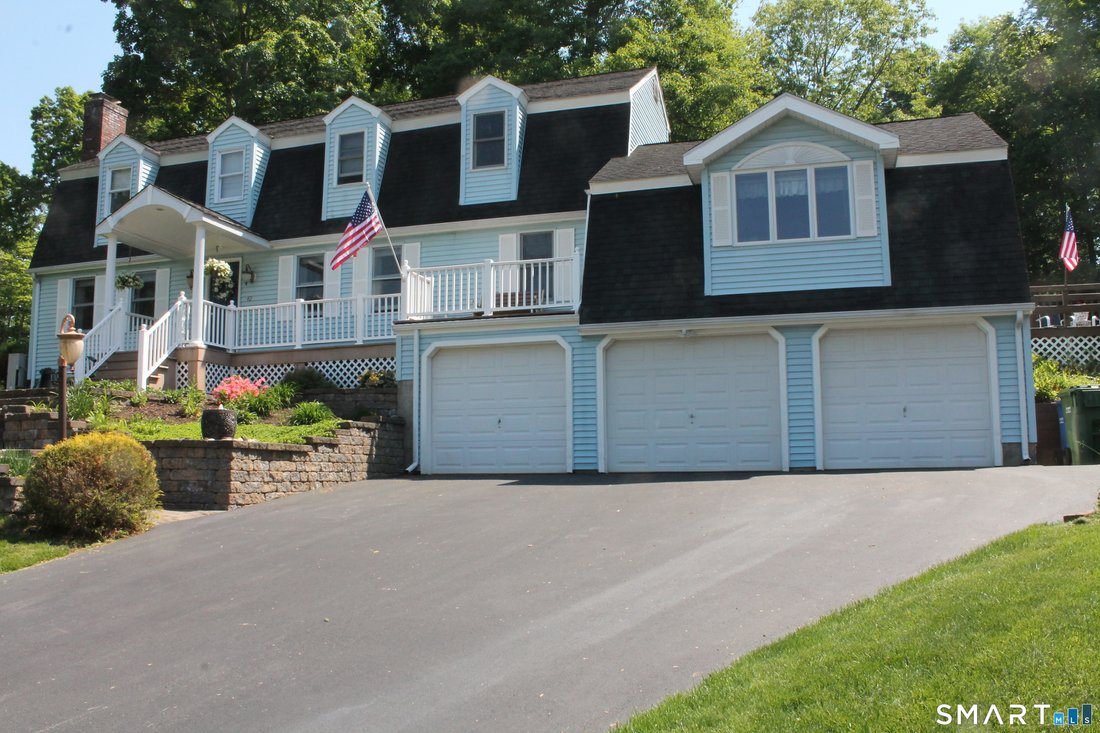 House in Wallingford, Connecticut, United States 1 - 17714515