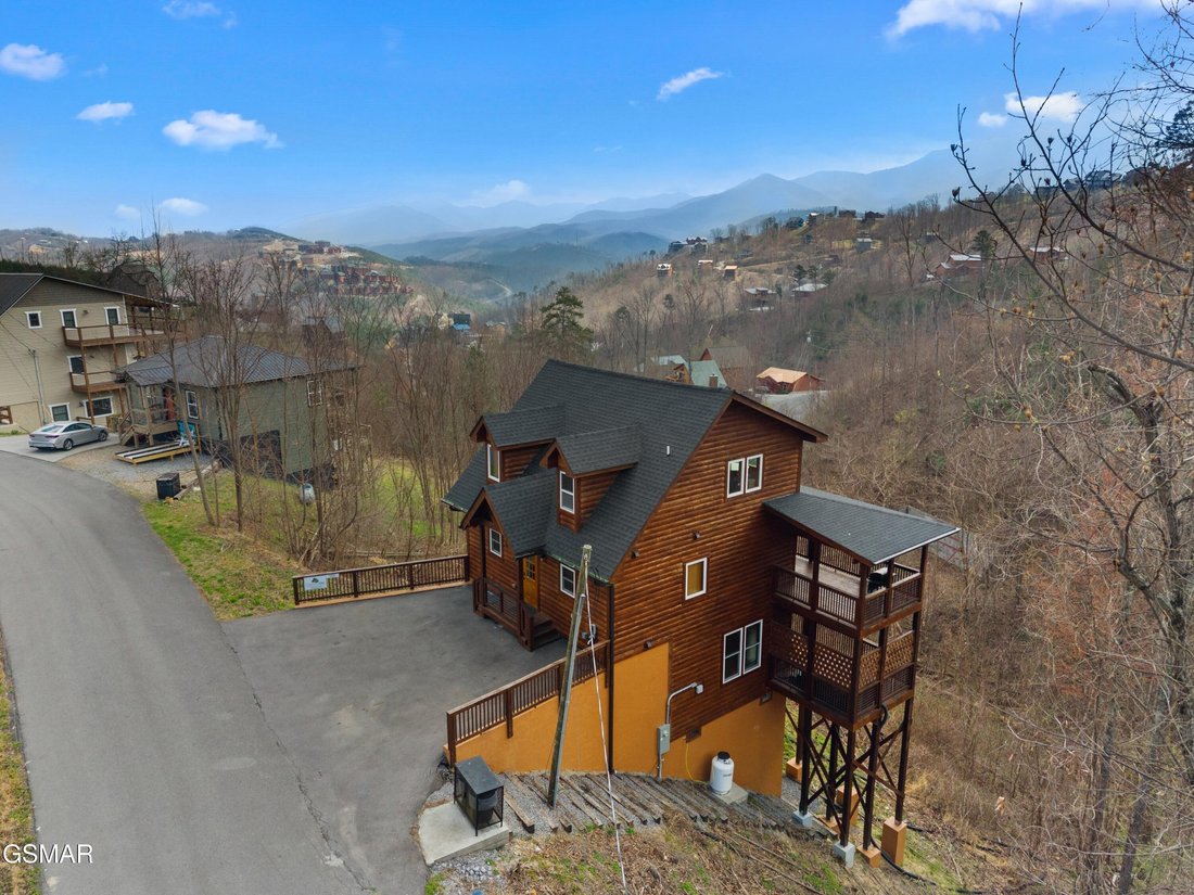 House in Gatlinburg, Tennessee, United States 2 - 17959820