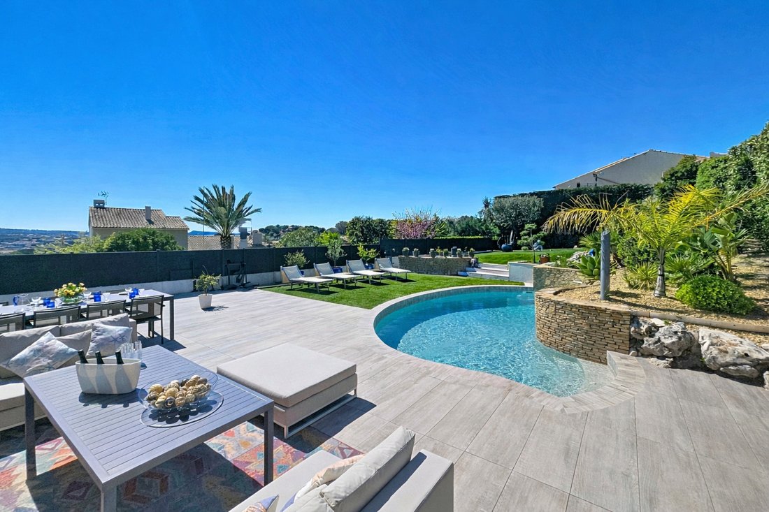 Villa in Carqueiranne, Provence-Alpes-Côte d'Azur, France 2 - 17962894