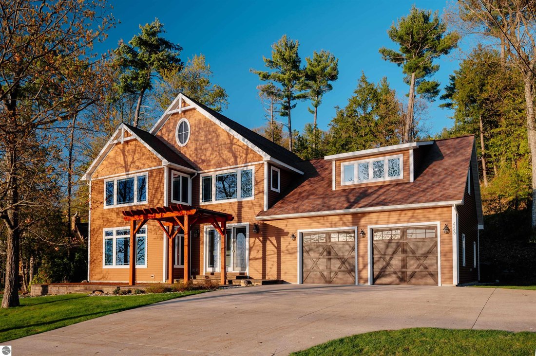 House in Traverse City, Michigan, United States 1 - 17963108