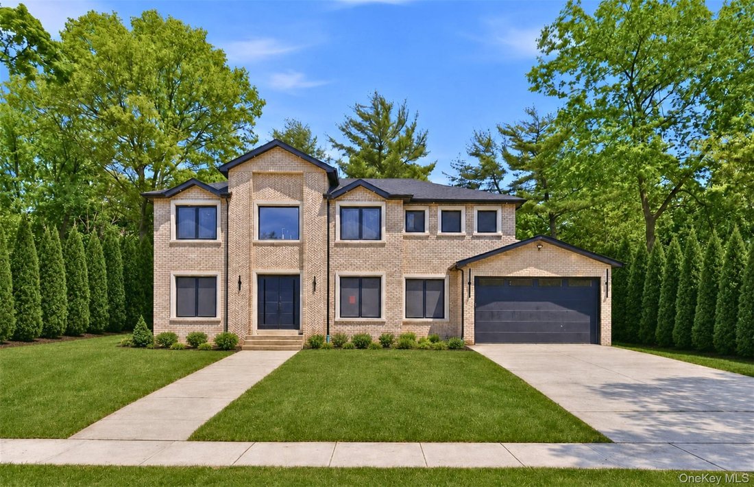 House in Albertson, New York, United States 1 - 17960578