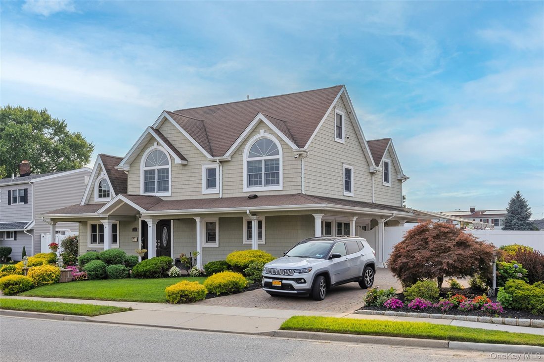House in Levittown, New York, United States 3 - 17958304