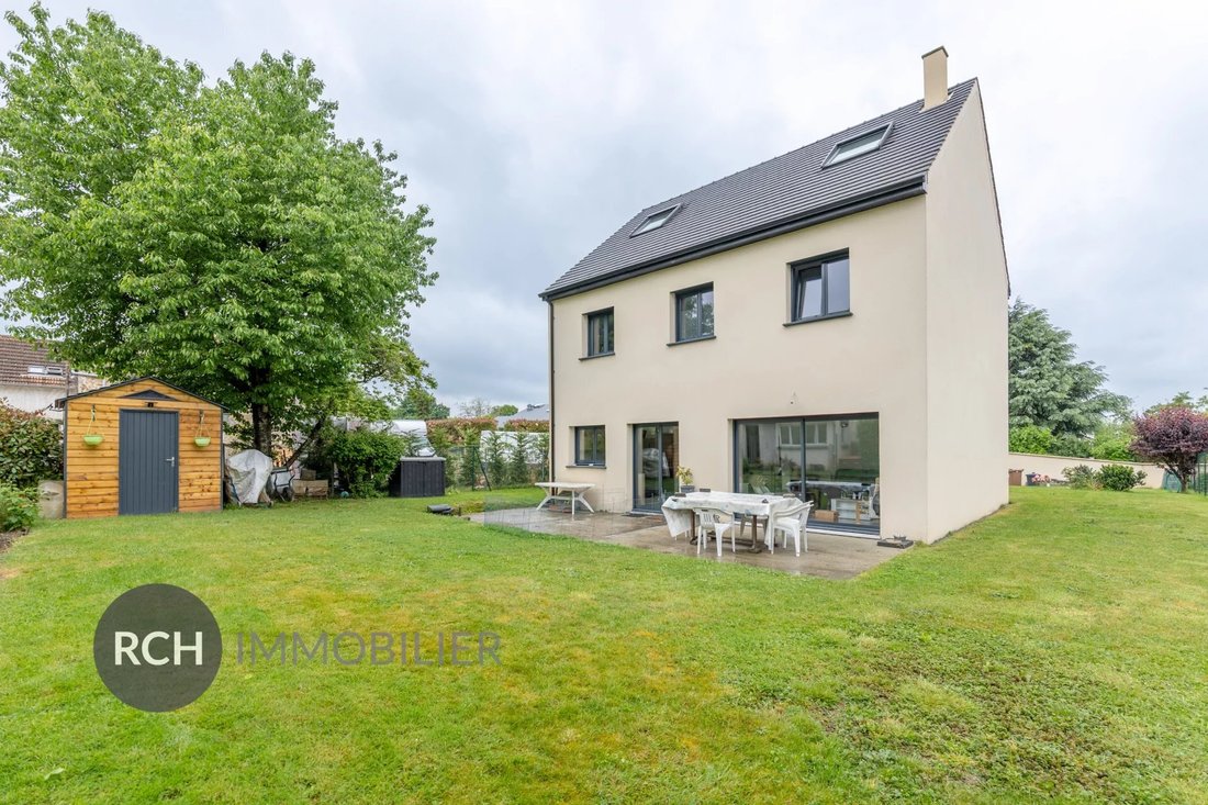 House in Montfort-l'Amaury, Ile-de-France, France 1 - 17957929