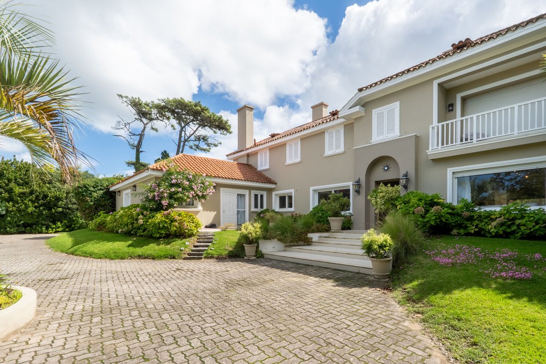 House in Punta del Este, Maldonado Department, Uruguay 1 - 15399172