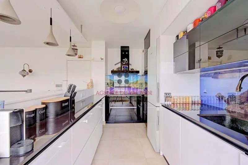 Apartment in Plateau Ouest, Suresnes, France 4 - 17958883