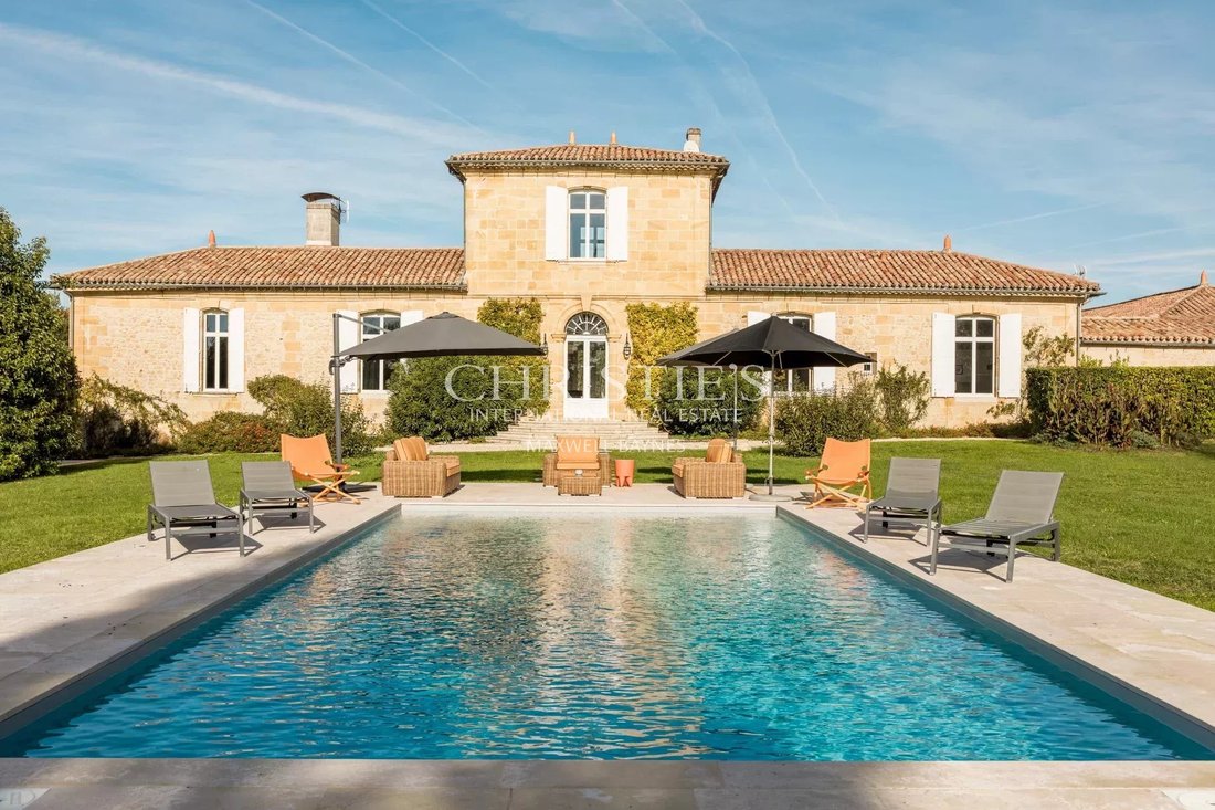 Estate in Quinsac, Nouvelle-Aquitaine, France 1 - 17959495