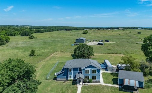 House in Sunset, Texas, United States 1