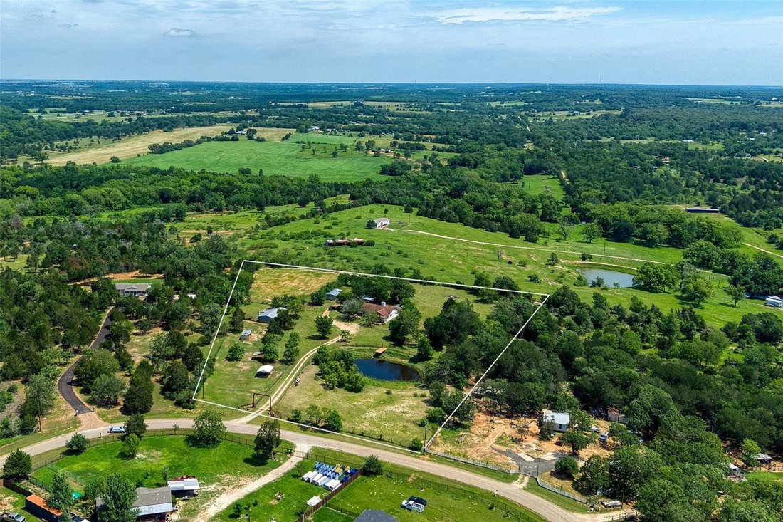 House in Elgin, Texas, United States 3 - 17958137
