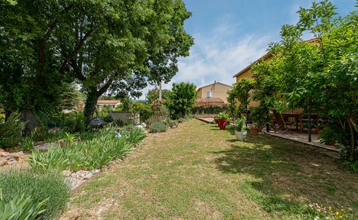 Villa in Riez, Provence-Alpes-Côte d'Azur, France 1