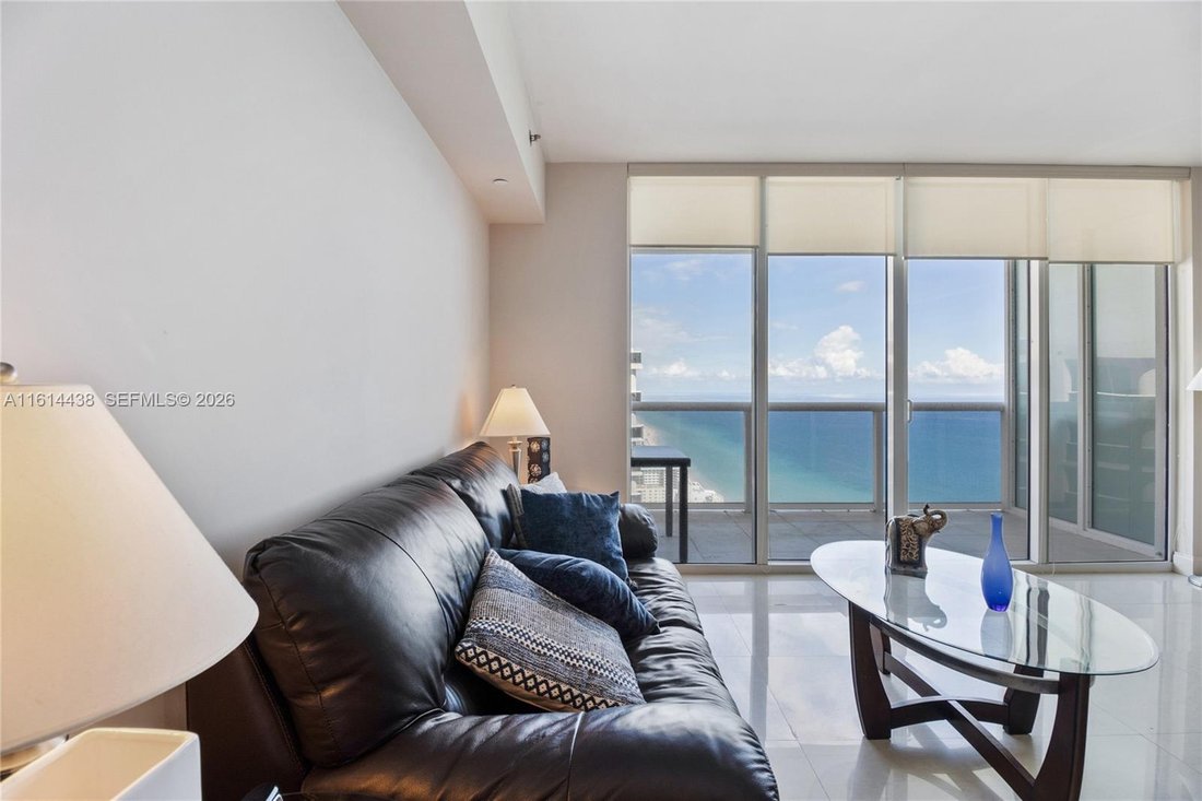 Condo in Hallandale Beach, Florida, United States 2 - 17203073