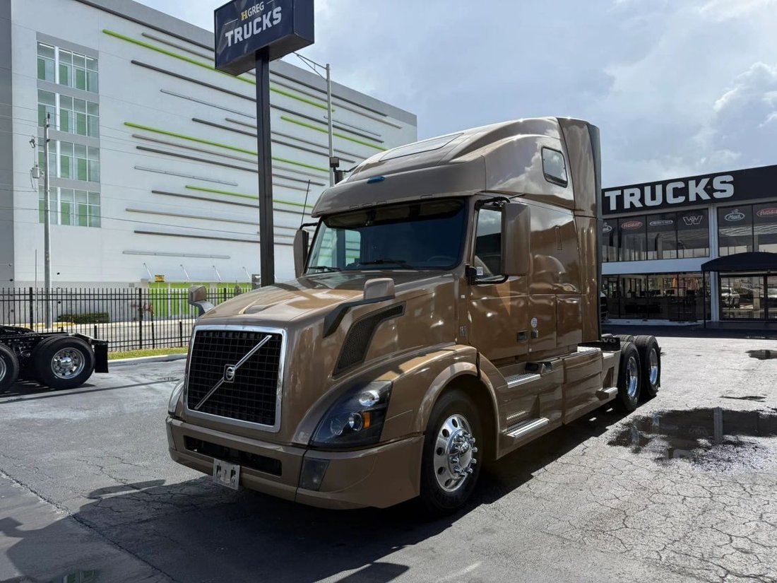 2018 Volvo Commercial VNL VNL 760 Sleeper in Miami, FL, United States 1 - 17962749
