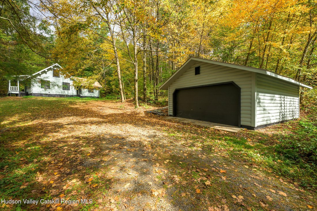 House in Austerlitz, New York, United States 2 - 17101828