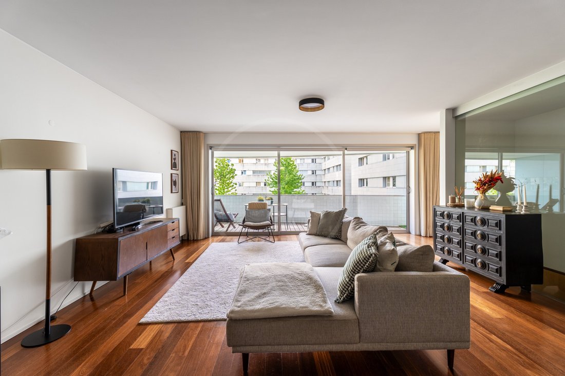 Apartment in Lordelo do Ouro e Massarelos, Porto District, Portugal 1 - 17962355