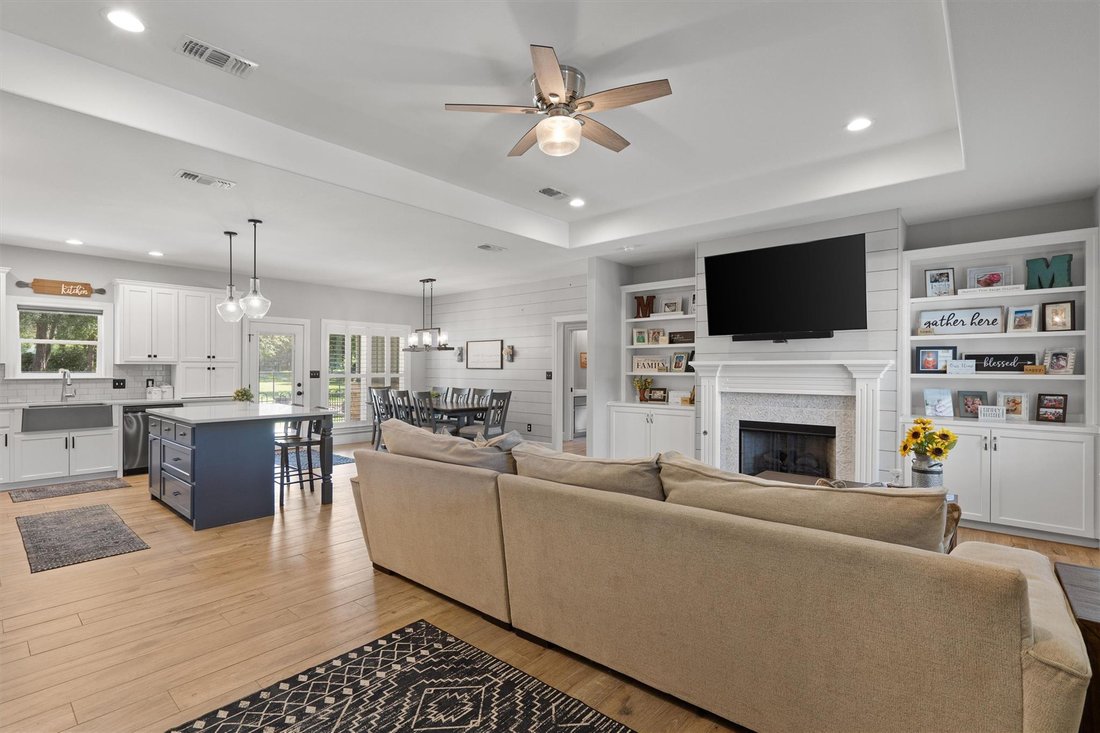 House in Elgin, Texas, United States 5 - 17958100