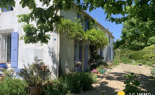Maison à Arces, Nouvelle-Aquitaine, France 1