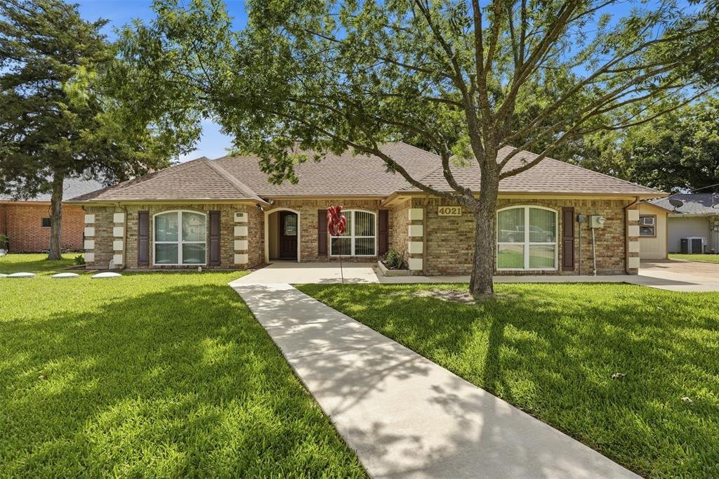 House in Granbury, Texas, United States 5 - 17958466