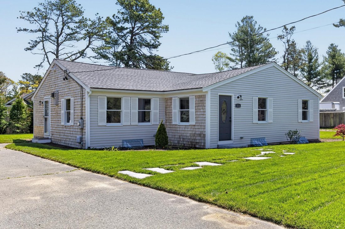 House in Mashpee, Massachusetts, United States 1 - 17959319
