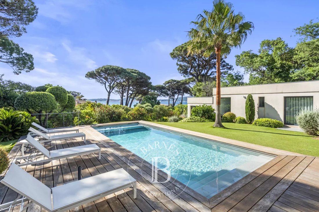 Villa in Grimaud, Provence-Alpes-Côte d'Azur, France 1 - 15094488