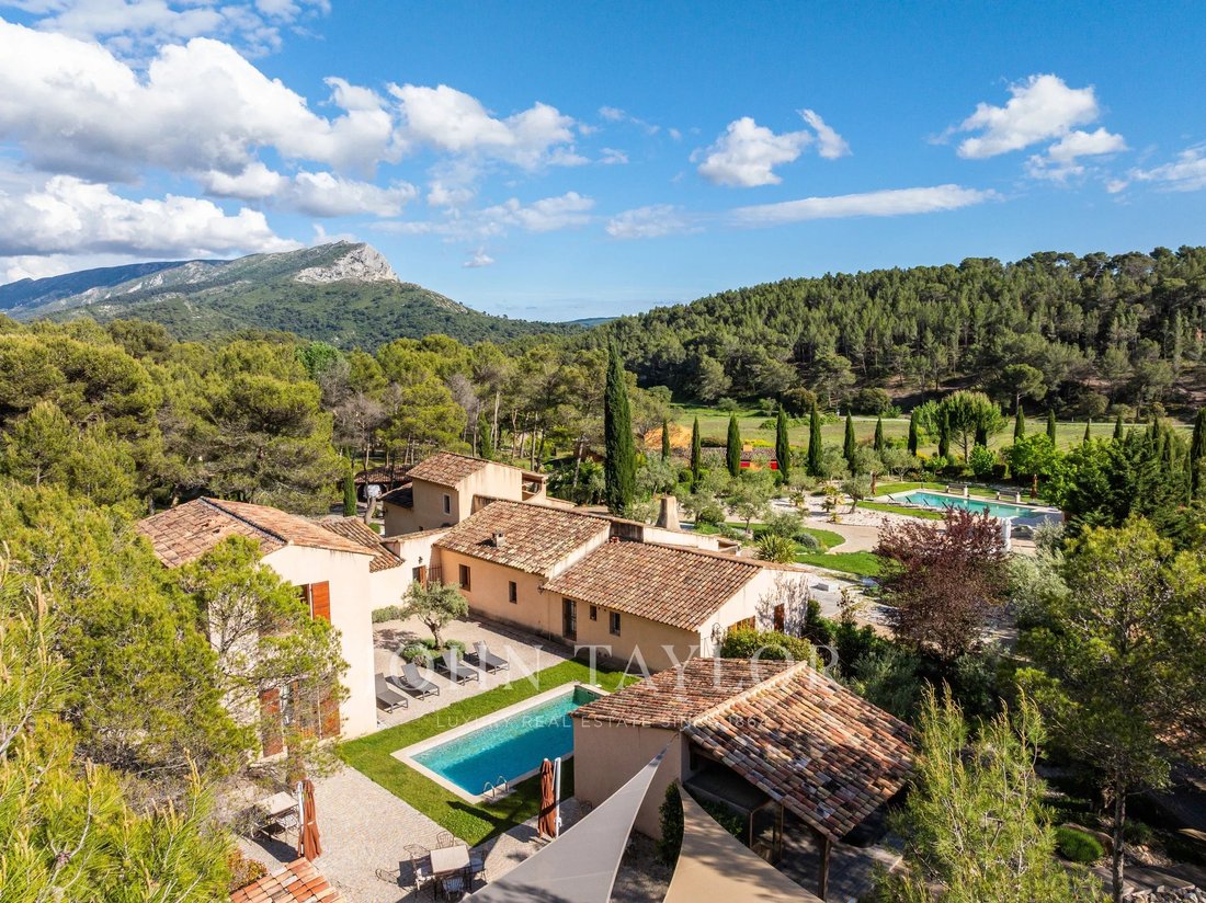 Estate in Granettes-Jauberte-Sainte Anne, Aix-en-Provence, France 1 - 11339318
