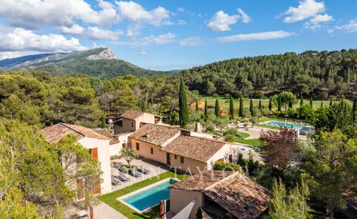 Estate in Granettes-Jauberte-Sainte Anne, Aix-en-Provence, France 1