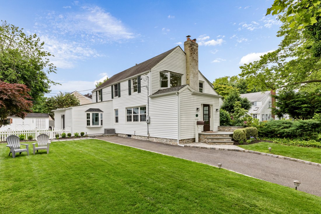 House in Garden City, New York, United States 1 - 17957816