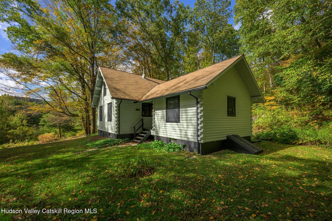 House in Austerlitz, New York, United States 3 - 17101828