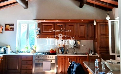 House in Strettoia-Capezzano-Valdicastello, Pietrasanta, Tuscany 1