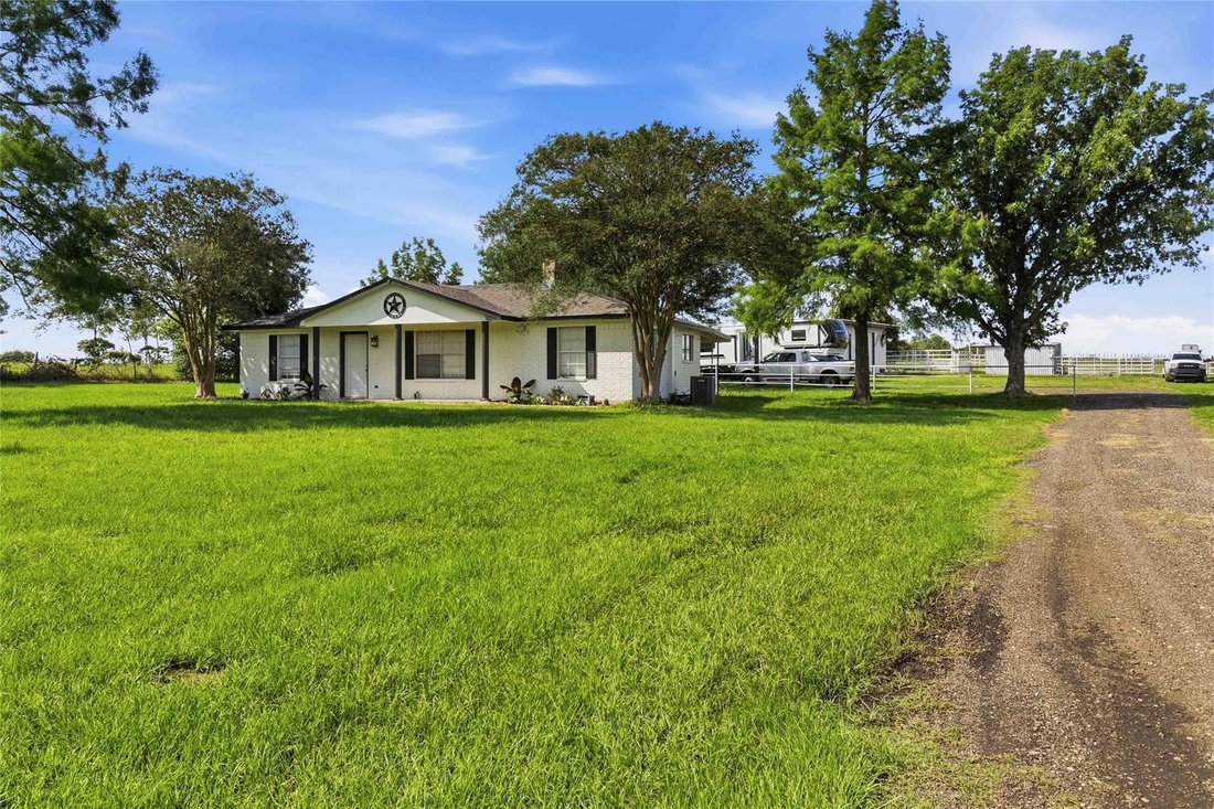 House in McDade, Texas, United States 3 - 17961326