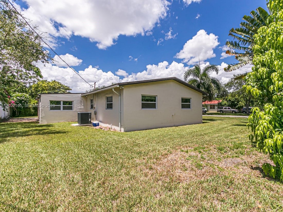House in Miami, Florida, United States 5 - 17960796
