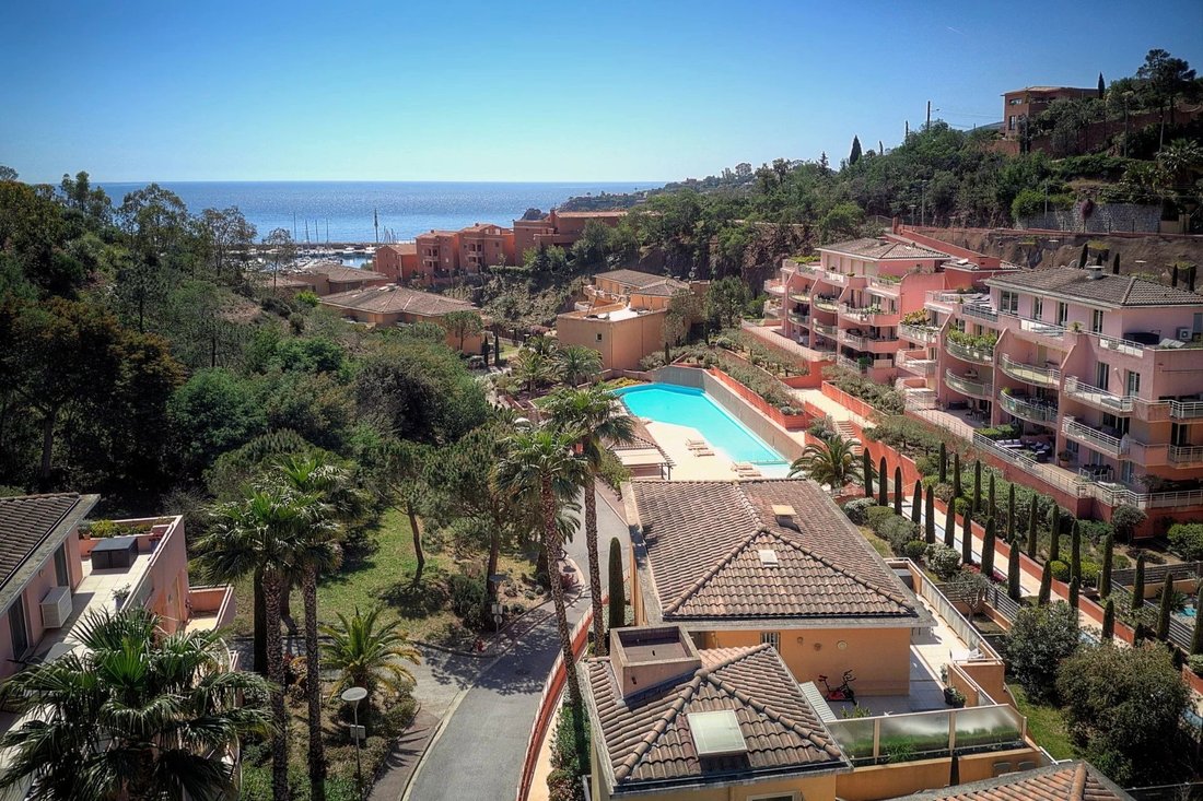 Apartment in Théoule-sur-Mer, Provence-Alpes-Côte d'Azur, France 1 - 17958042