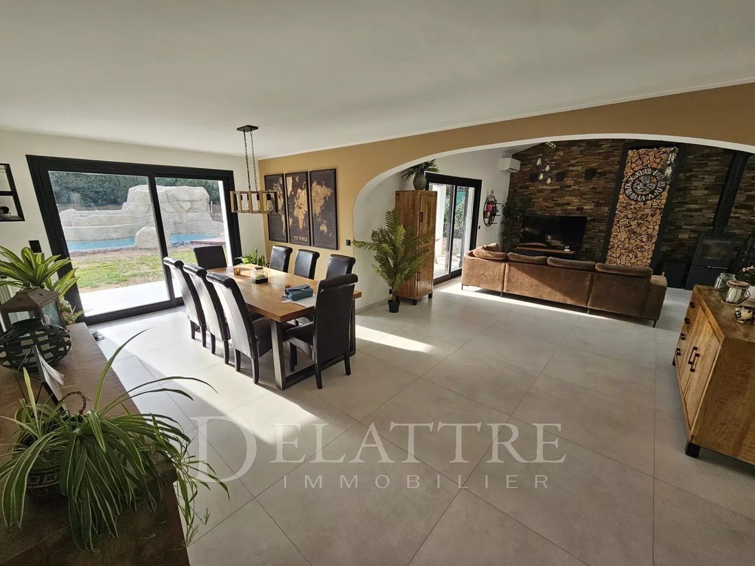 Estate in Nord, Roquefort-les-Pins, France 3 - 17959413