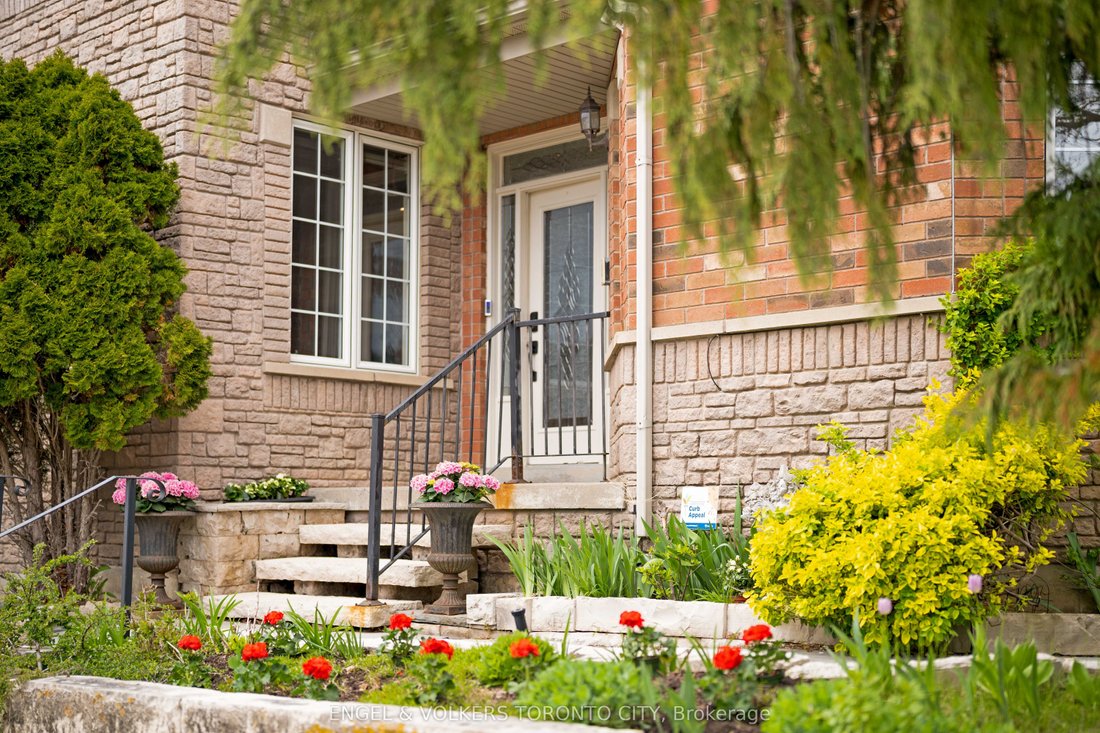 House in Vaughan, Ontario, Canada 3 - 17962012