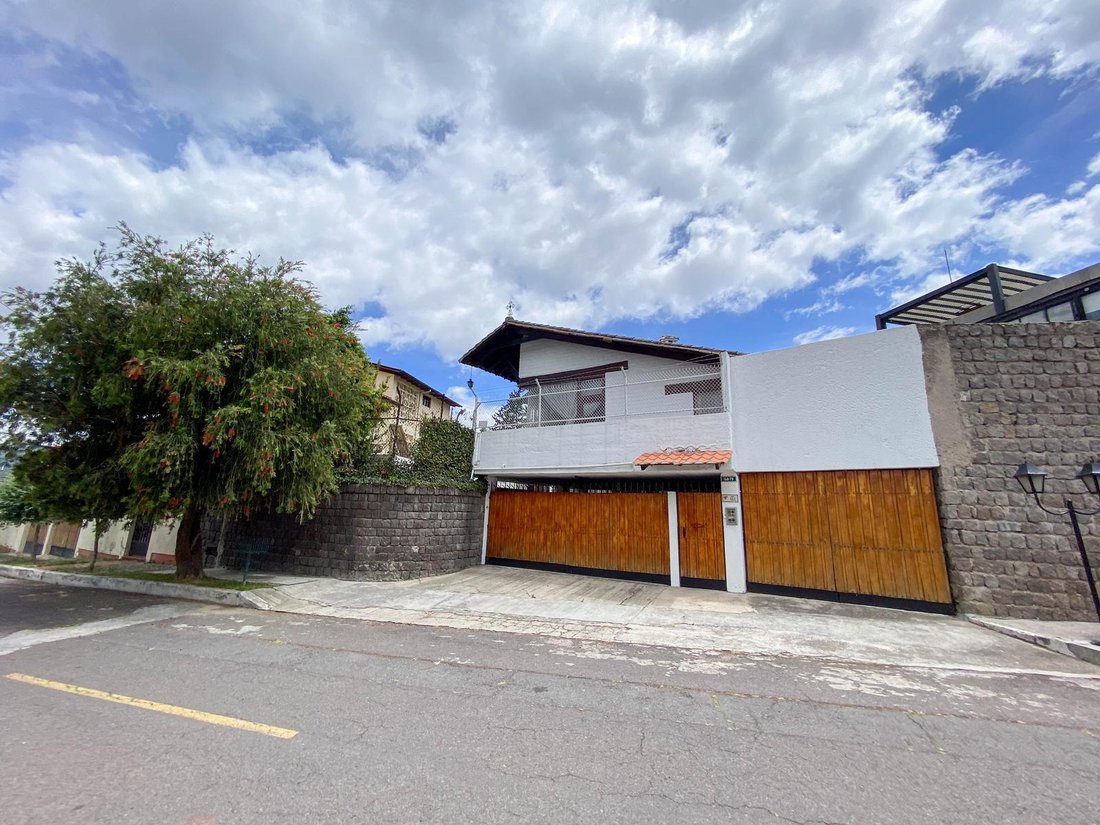 House in Quito, Pichincha, Ecuador 2 - 17960488