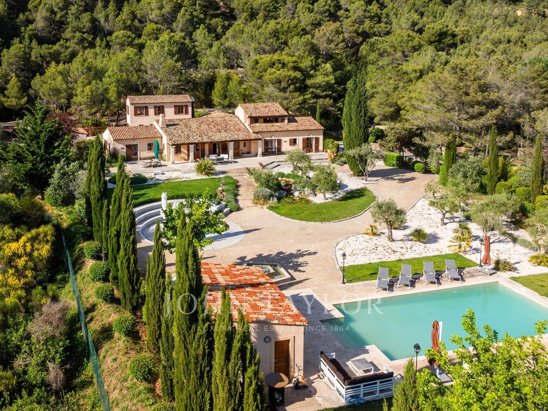 Estate in Granettes-Jauberte-Sainte Anne, Aix-en-Provence, France 2 - 11339318