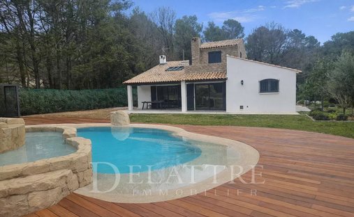 Estate in Nord, Roquefort-les-Pins, France 1