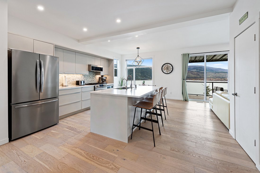 House in Vernon, British Columbia, Canada 4 - 17959833