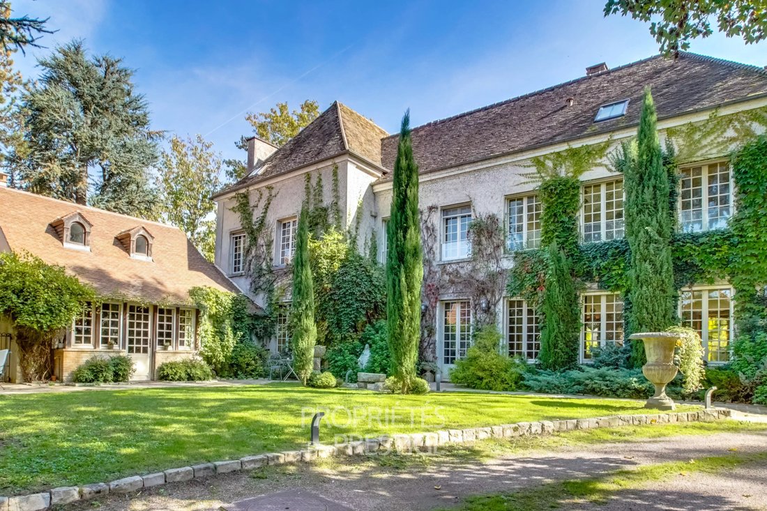 Estate in Montfort-l'Amaury, Ile-de-France, France 3 - 13356328