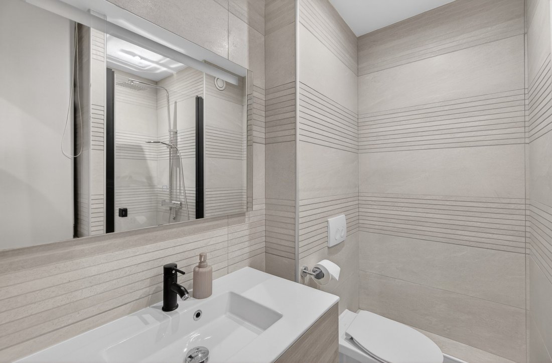 Apartment in Saint Nicolas, Cannes, France 5 - 17963446
